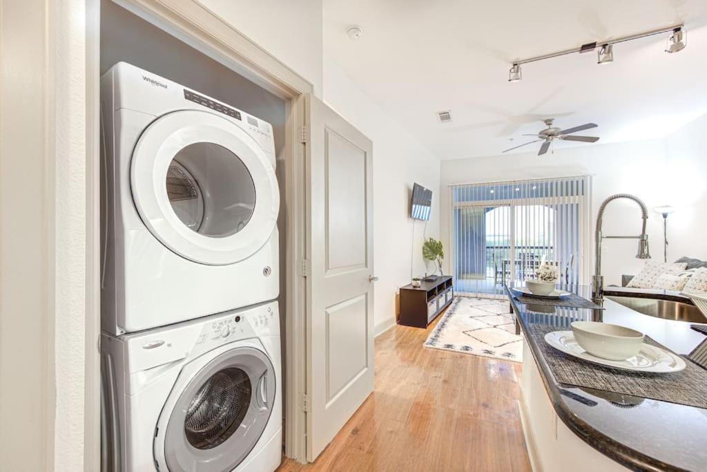 Chic 1Br Near Nrg With Pool Wifi Freeparking Apartamento Houston Exterior foto