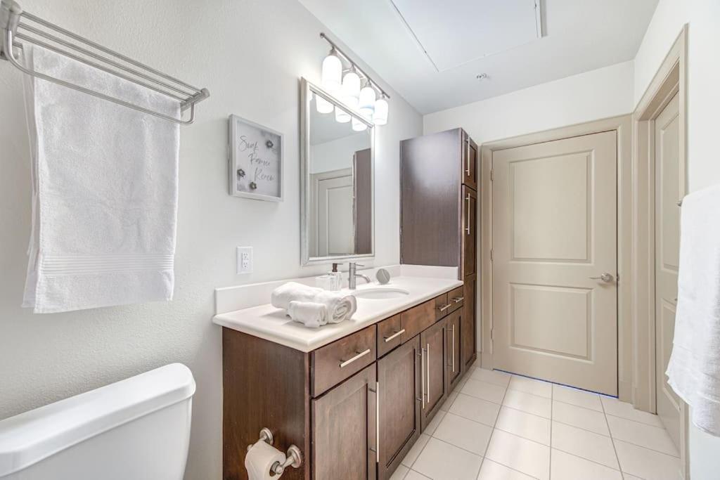 Chic 1Br Near Nrg With Pool Wifi Freeparking Apartamento Houston Exterior foto