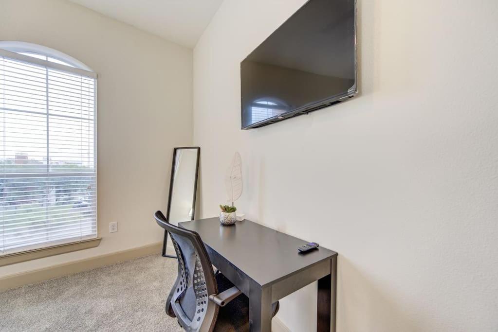 Chic 1Br Near Nrg With Pool Wifi Freeparking Apartamento Houston Exterior foto