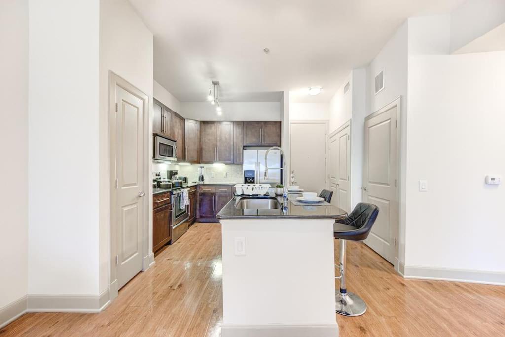 Chic 1Br Near Nrg With Pool Wifi Freeparking Apartamento Houston Exterior foto
