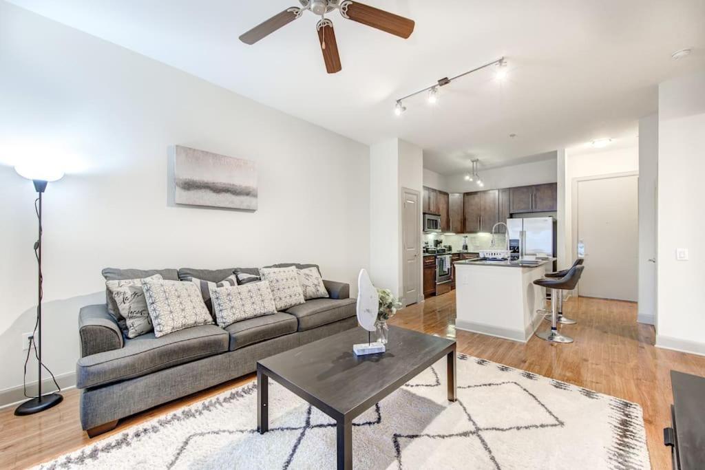 Chic 1Br Near Nrg With Pool Wifi Freeparking Apartamento Houston Exterior foto