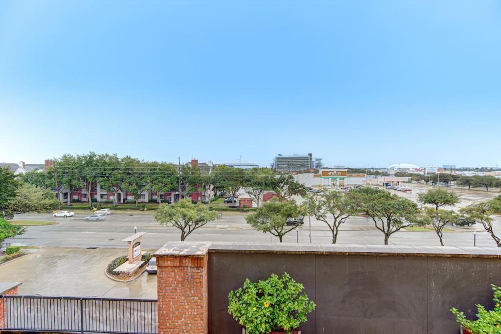 Chic 1Br Near Nrg With Pool Wifi Freeparking Apartamento Houston Exterior foto