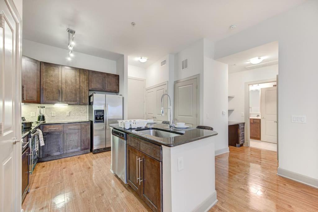 Chic 1Br Near Nrg With Pool Wifi Freeparking Apartamento Houston Exterior foto