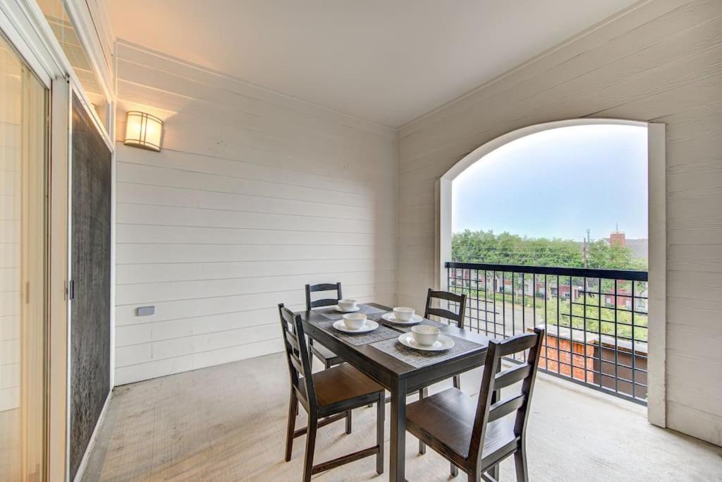 Chic 1Br Near Nrg With Pool Wifi Freeparking Apartamento Houston Exterior foto