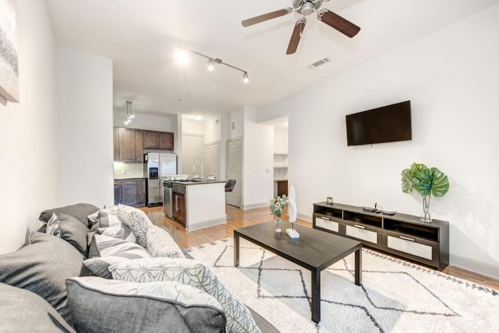 Chic 1Br Near Nrg With Pool Wifi Freeparking Apartamento Houston Exterior foto